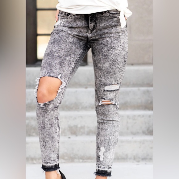 EUC - Vervet Flying Monkey Jeans Size 26/3
Washed Black/Grey Distressed Denim - Picture 2 of 10